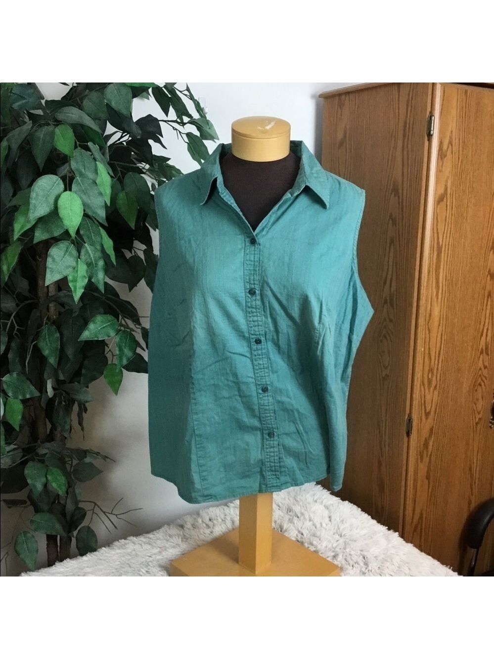 ST Johns Bay 1X womans stretch green button down sleeveless top